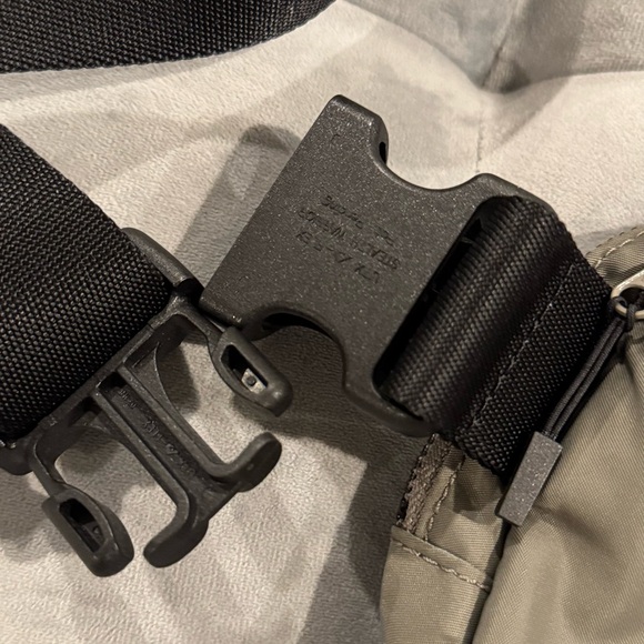 Lululemon Everywhere Belt Bag Carbon Dust OG Original - Picture 6 of 10